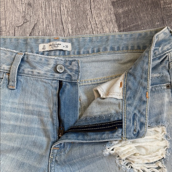 Abercrombie & Fitch Distressed Boyfriend Short - Picture 6 of 6
